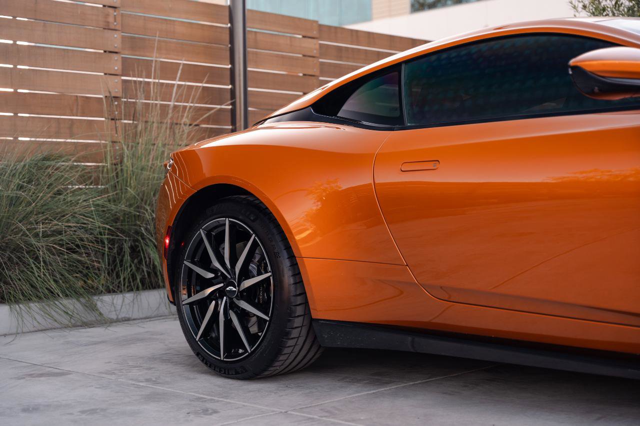 Used 2018 Aston Martin DB11 Coupe image 41