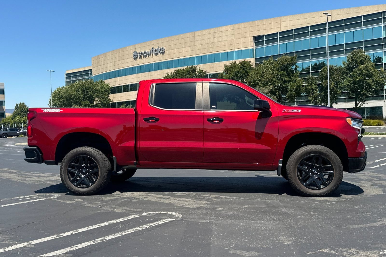 Used 2025 Chevrolet Silverado 1500 LT Trail Boss w/ Convenience Package II AWD/4WD image 3