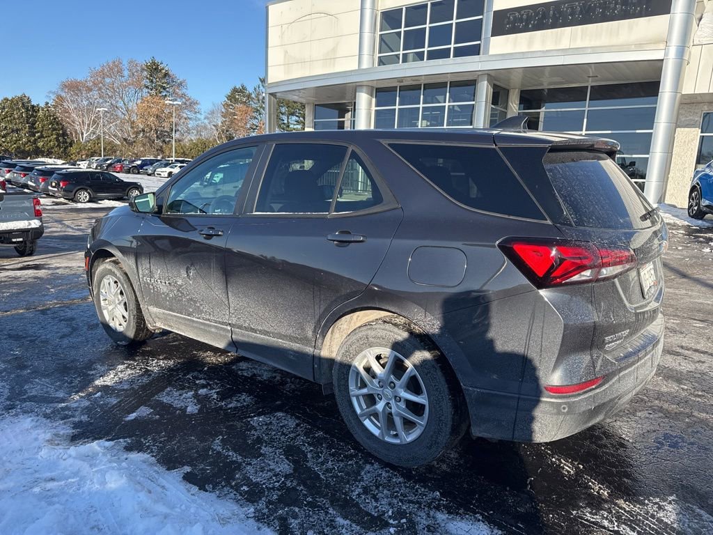 Used 2022 Chevrolet Equinox LS w/ LS Convenience Package image 4
