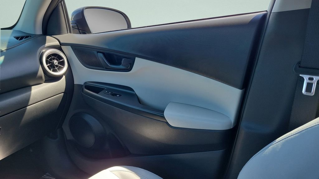 Used 2023 Hyundai Kona SEL image 16