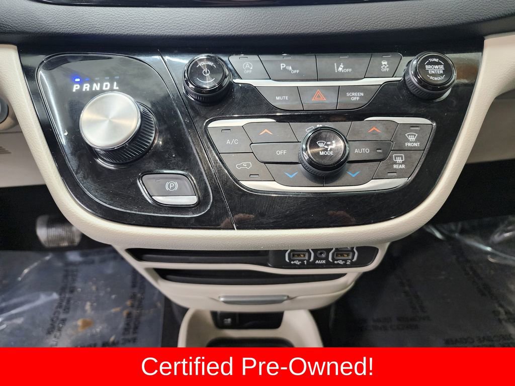 Used 2024 Chrysler Pacifica Touring-L image 21