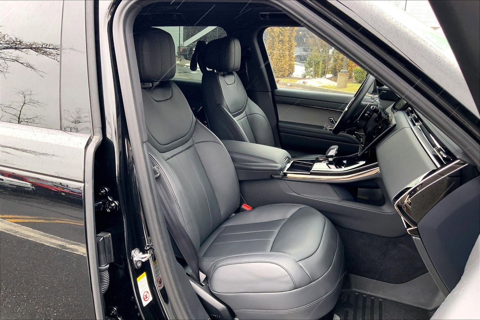 Used 2024 Land Rover Range Rover Sport SE image 8