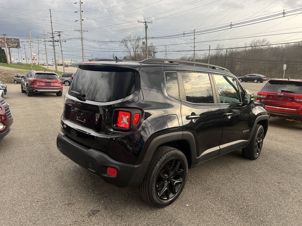 Used 2016 Jeep Renegade Latitude AWD/4WD image 4