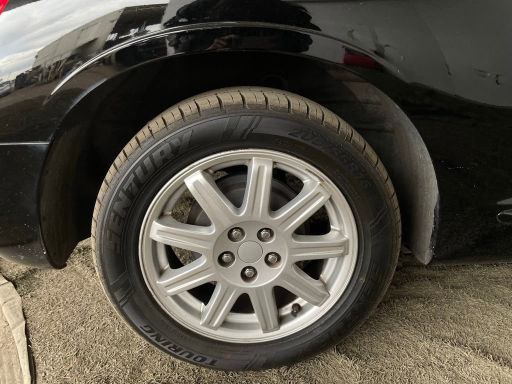 Used 2007 Chrysler PT Cruiser Convertible w/ Spring Special Group image 14