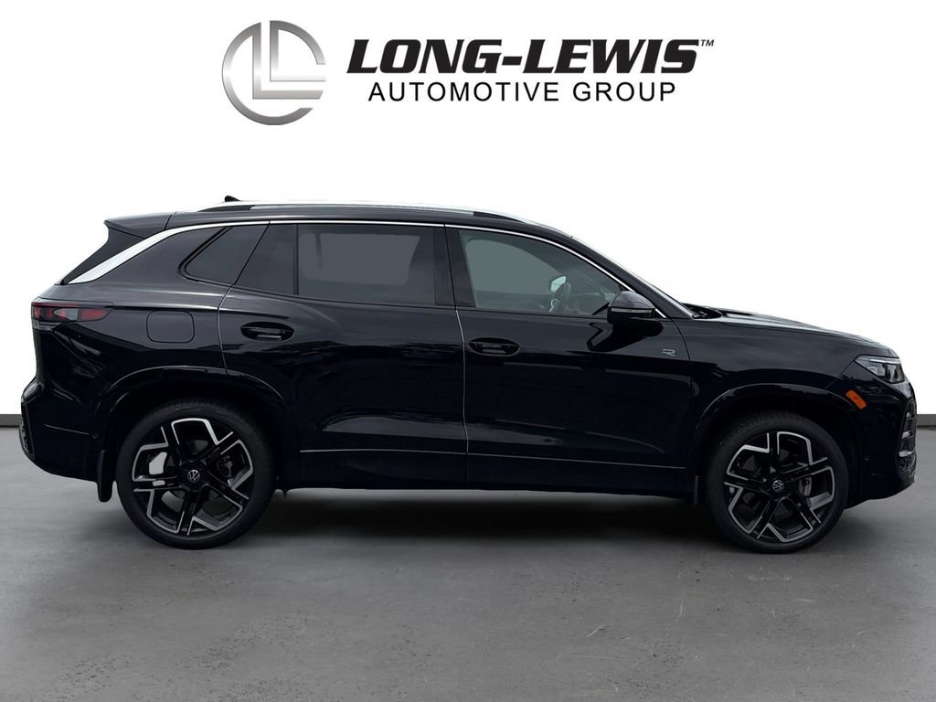 Certified 2025 Volkswagen Tiguan SEL R-Line AWD/4WD image 8