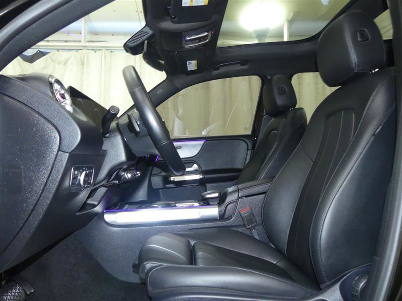 Used 2022 Mercedes-Benz GLB 250 GLB 250 w/ Premium Package Lite image 23