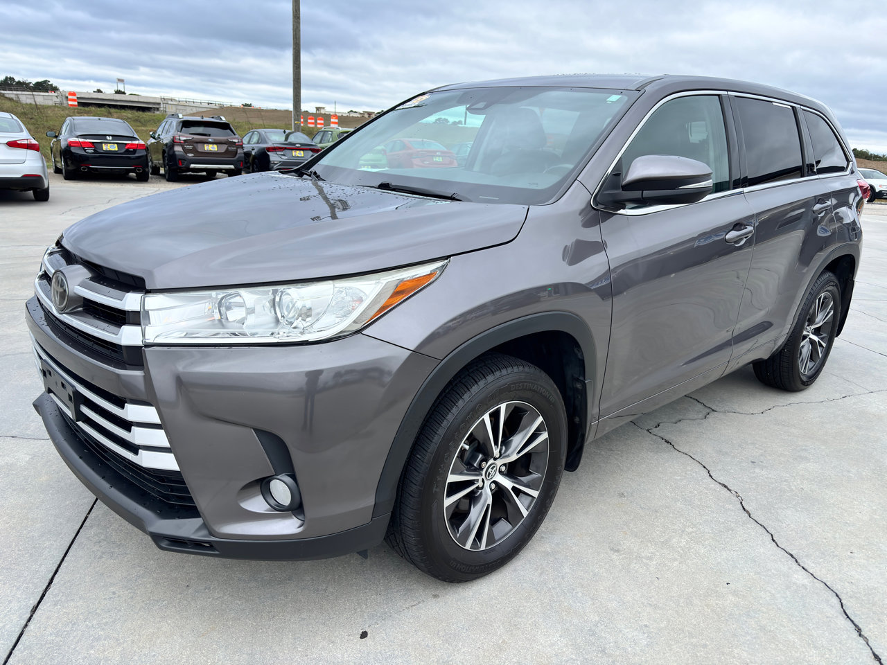 Used 2017 Toyota Highlander Plus image 8