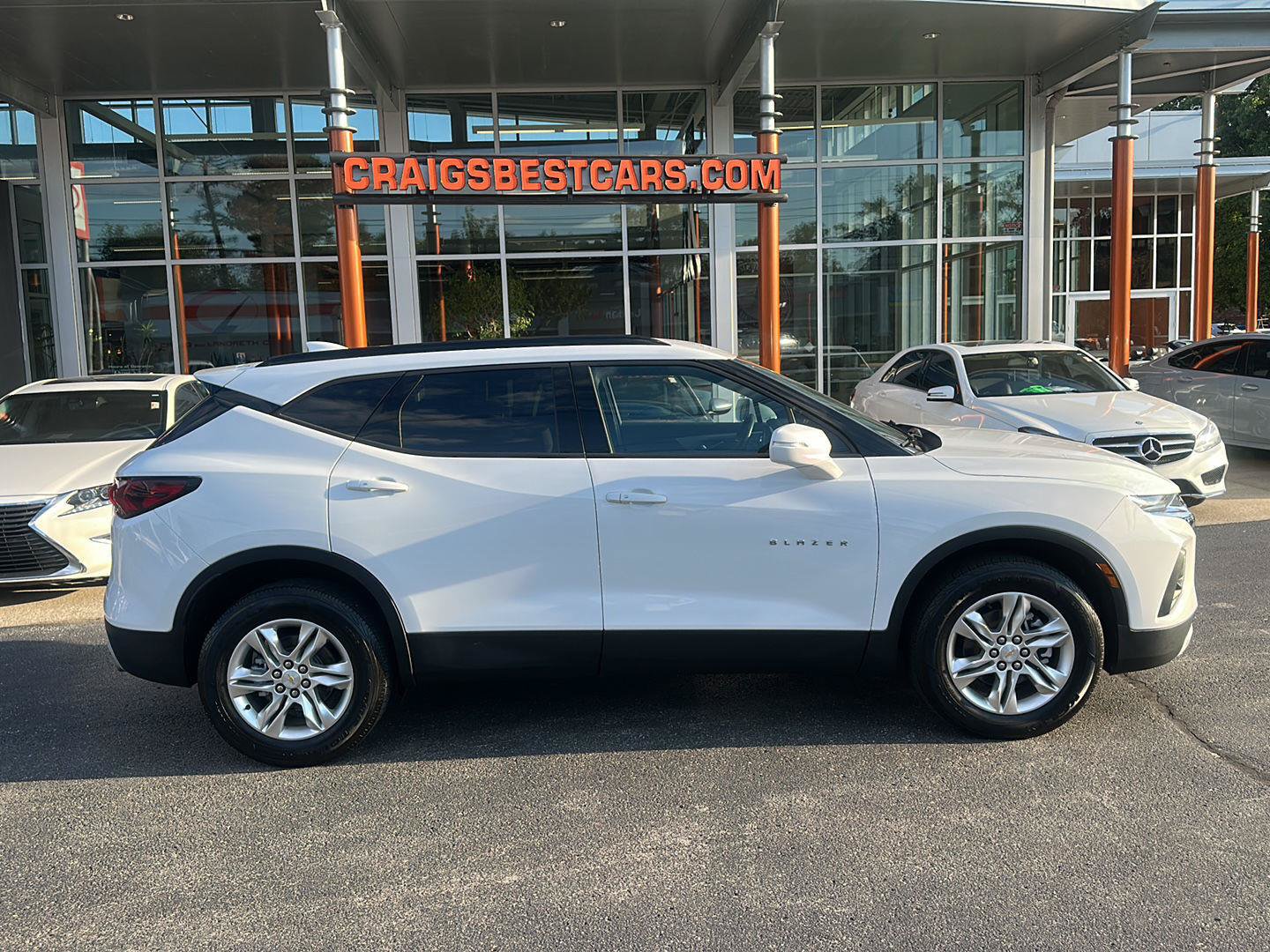 Used 2020 Chevrolet Blazer LT FWD image 2