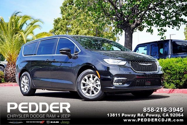 New 2026 Chrysler Pacifica Select AWD/4WD image 1
