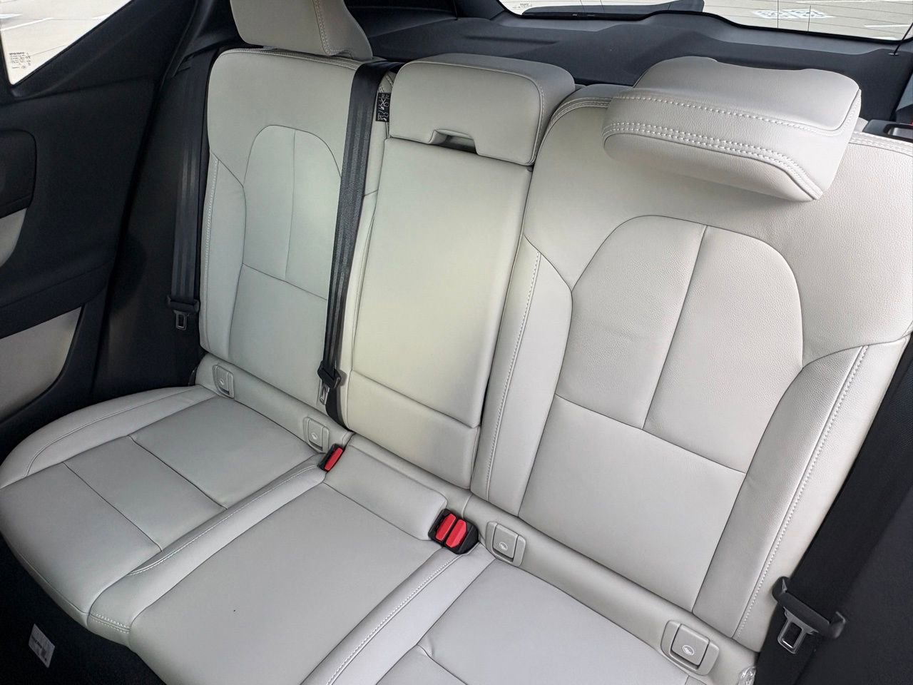 New 2026 Volvo XC40 B5 Plus w/ Protection Package Premier AWD/4WD image 23