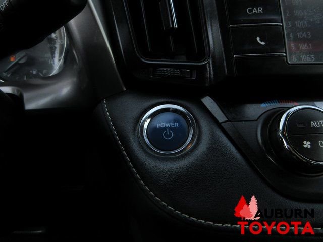 Used 2018 Toyota RAV4 LE image 17