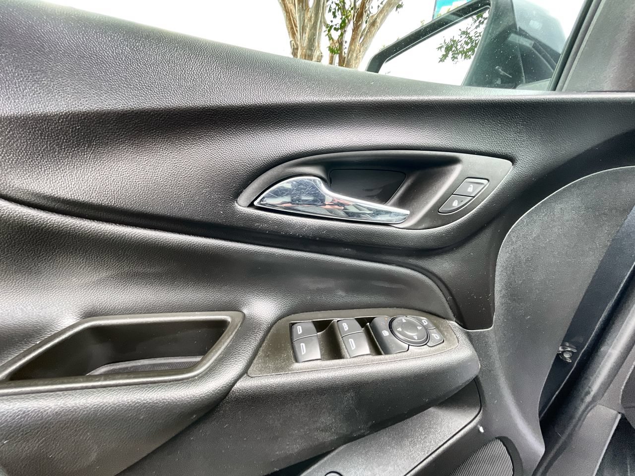 Used 2023 Chevrolet Equinox LT FWD image 23