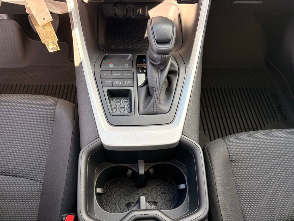 Used 2025 Toyota RAV4 LE image 18