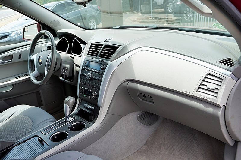 Used 2011 Chevrolet Traverse LT w/ Personal Connectivity Package AWD/4WD image 10