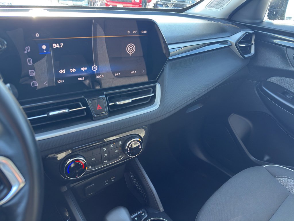 Used 2024 Chevrolet TrailBlazer LT w/ LT Cold Weather Package image 22