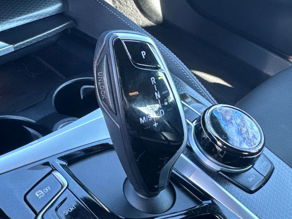 Used 2021 BMW M550i xDrive w/ Dynamic Handling Package image 28