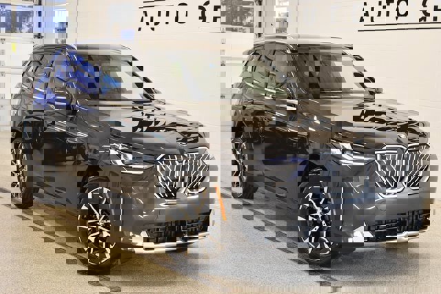 New 2025 BMW X3 xDrive30i w/ Premium Package