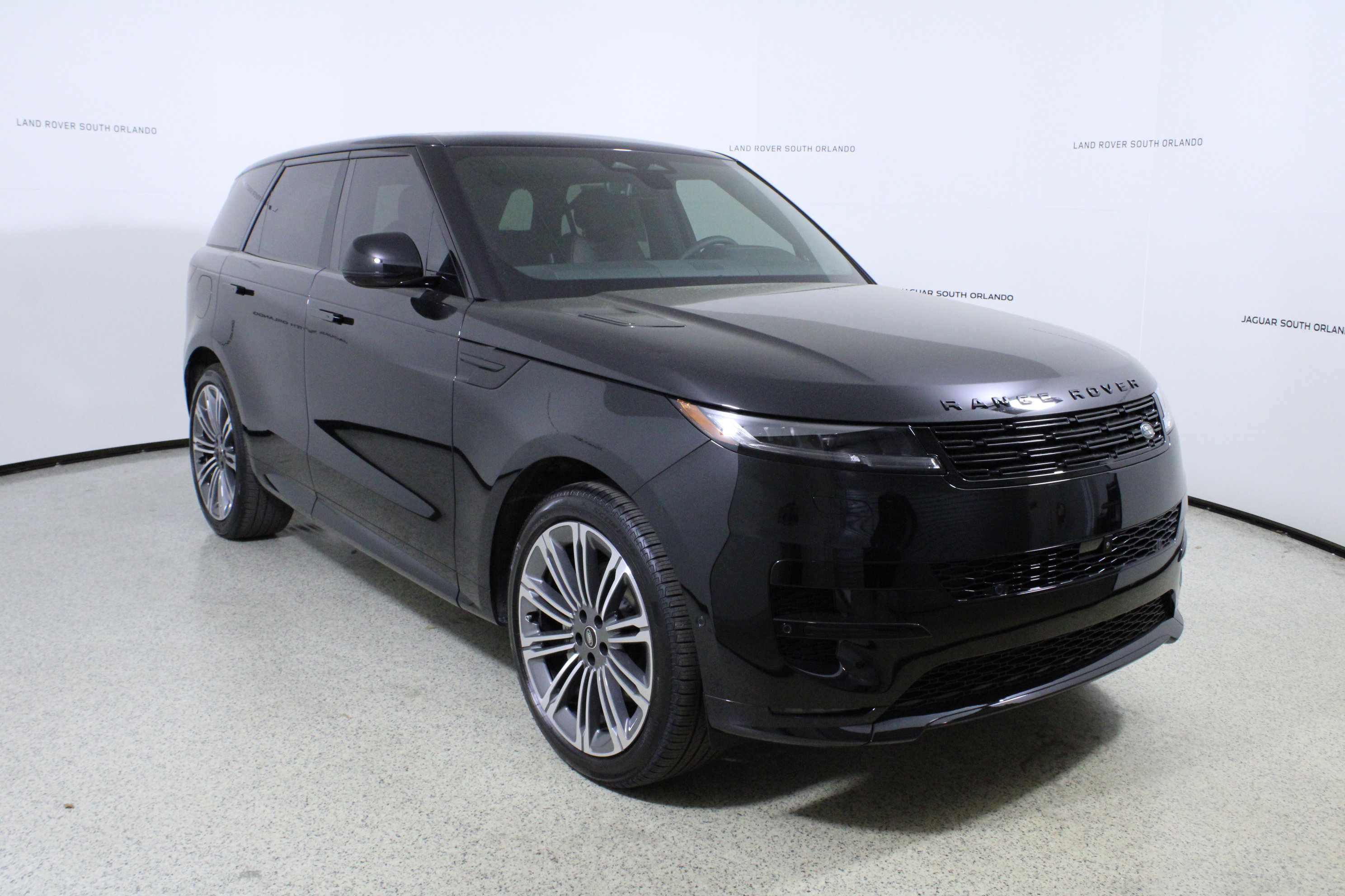 New 2025 Land Rover Range Rover Sport Dynamic SE image 3