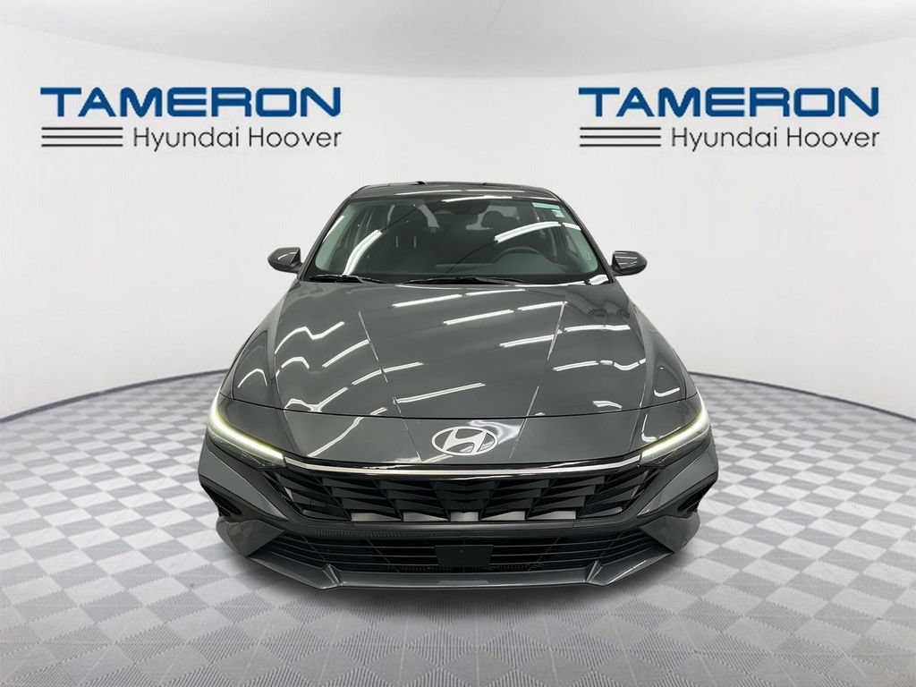 Used 2025 Hyundai Elantra SEL FWD image 8
