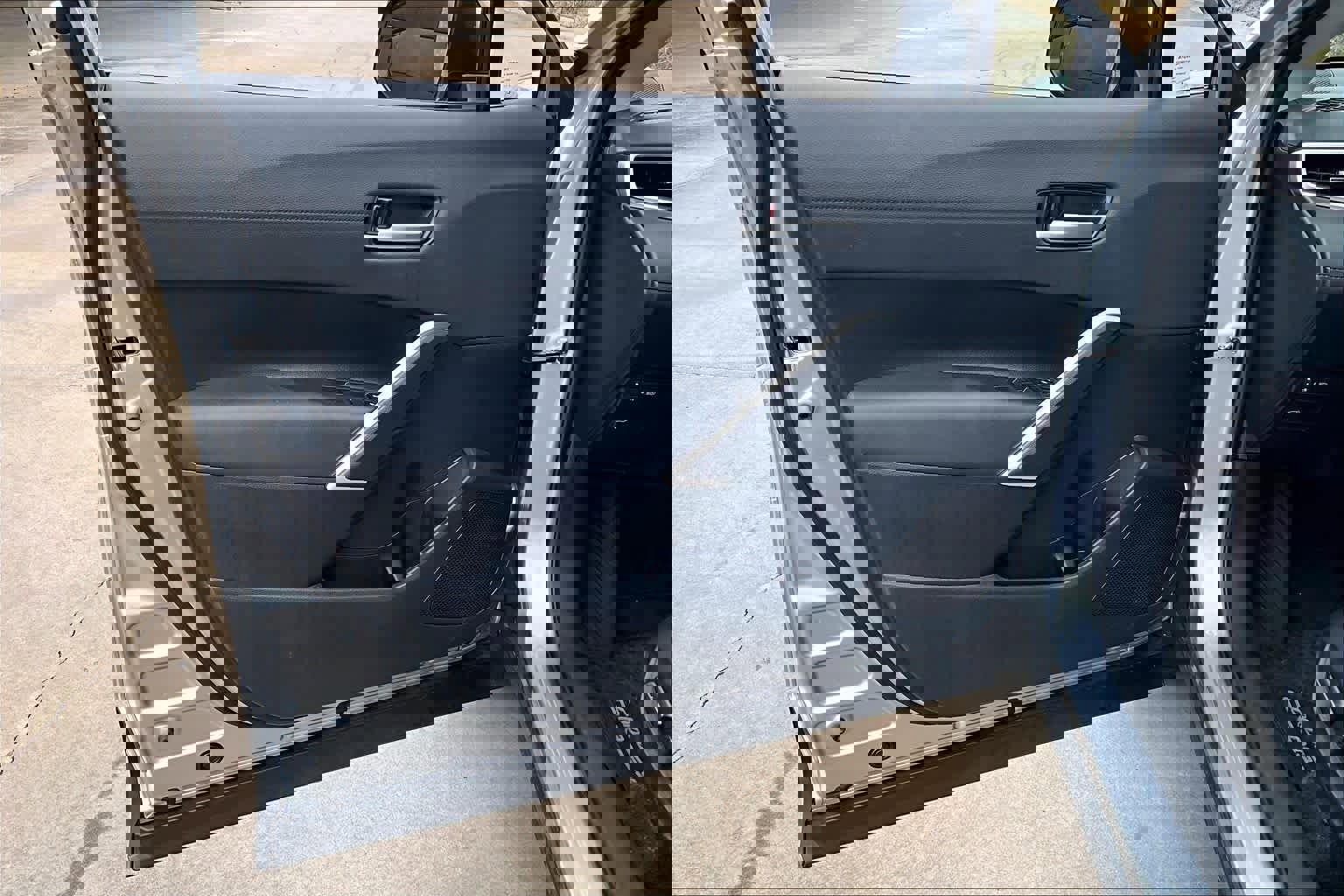 Used 2025 Toyota Corolla Cross XLE w/ Convenience Package image 25