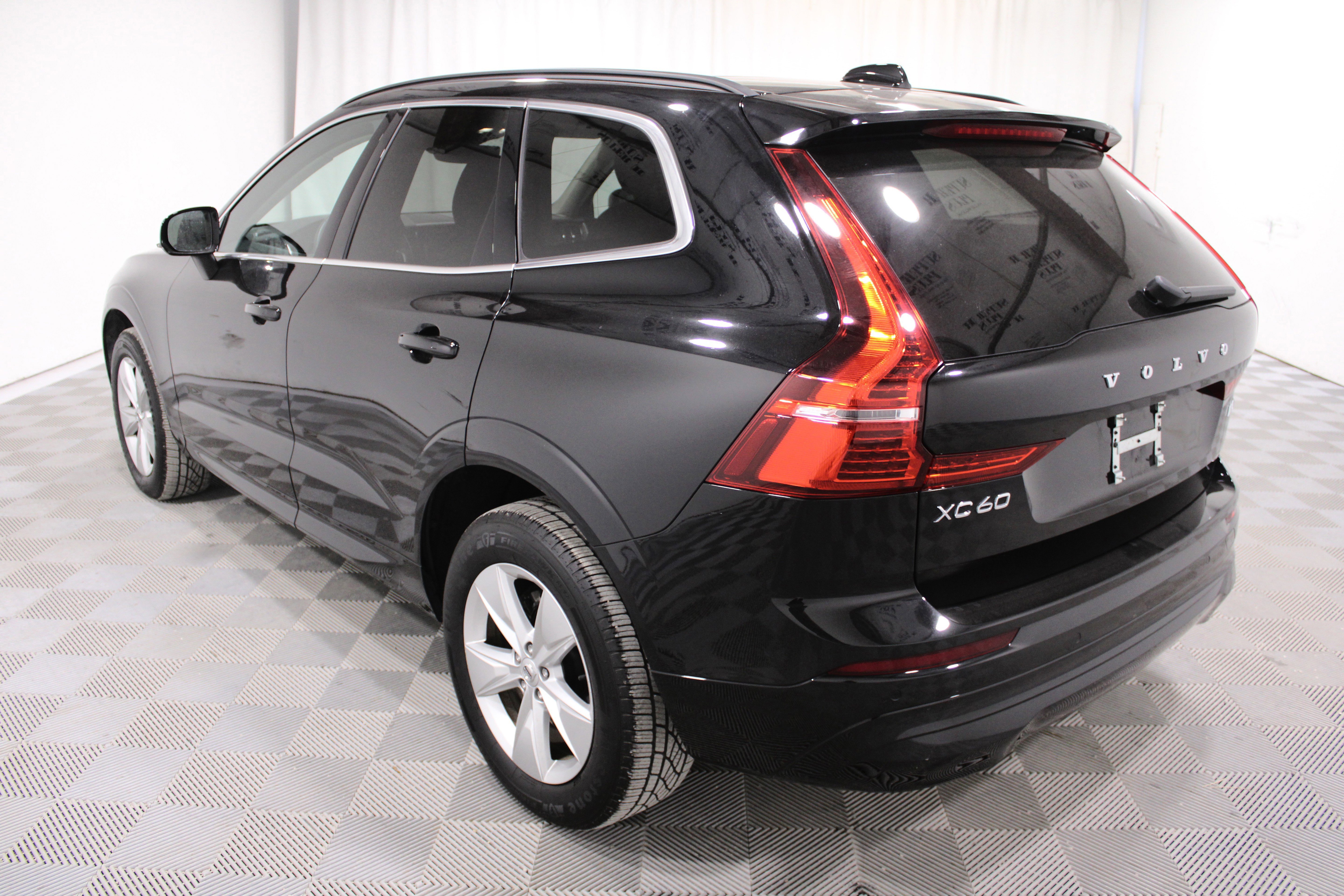 Used 2022 Volvo XC60 B5 Momentum AWD/4WD image 27