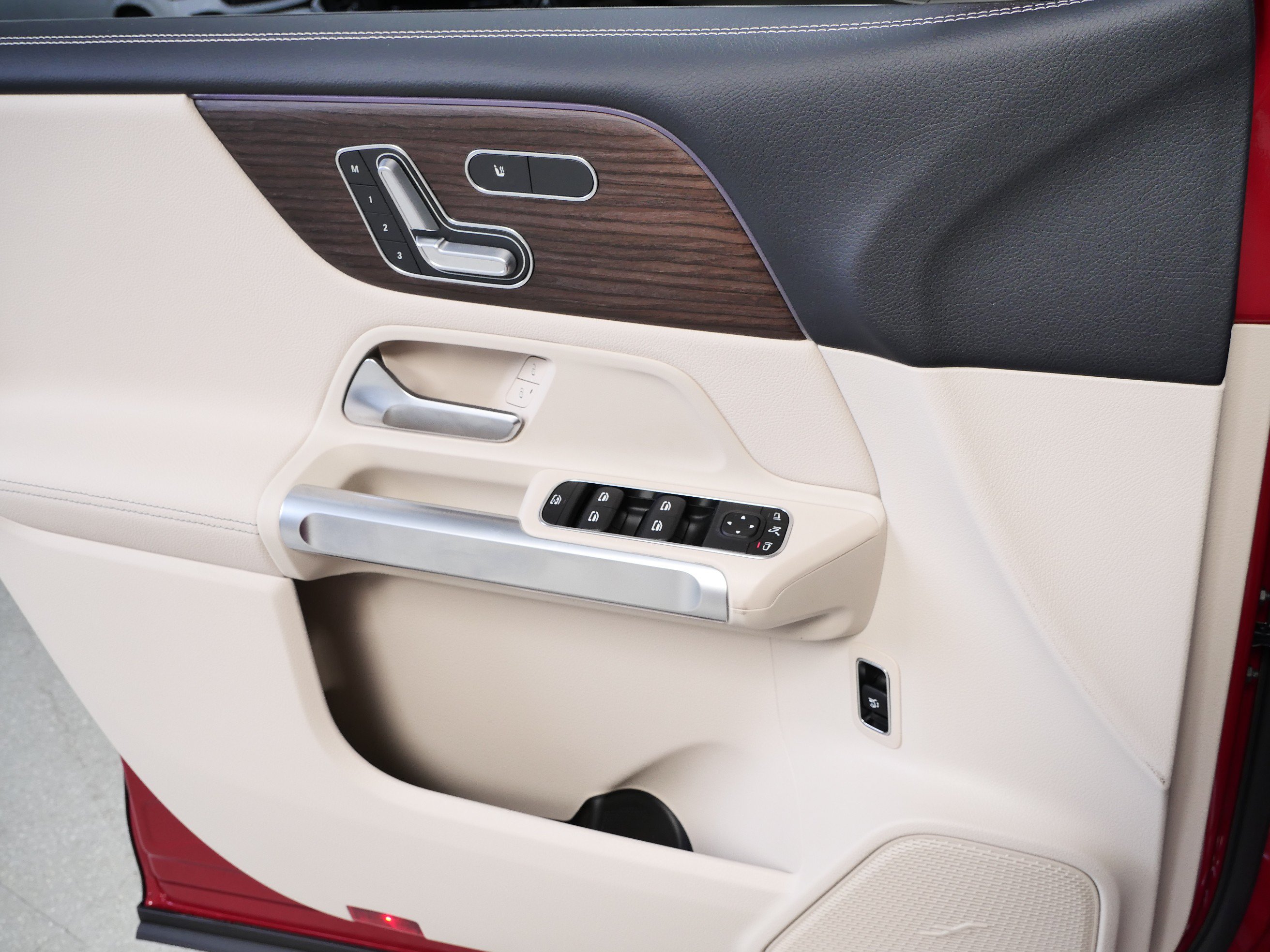 New 2026 Mercedes-Benz GLB 250 4MATIC image 12