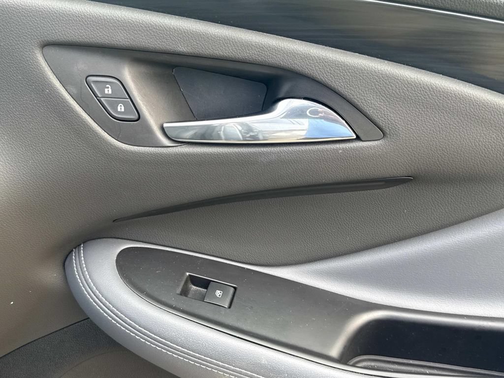 Used 2019 Buick Envision Essence FWD image 20