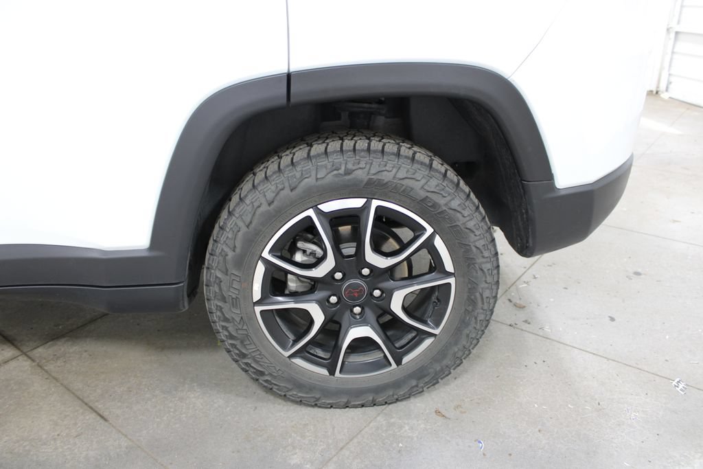 Used 2025 Jeep Compass Trailhawk AWD/4WD image 38