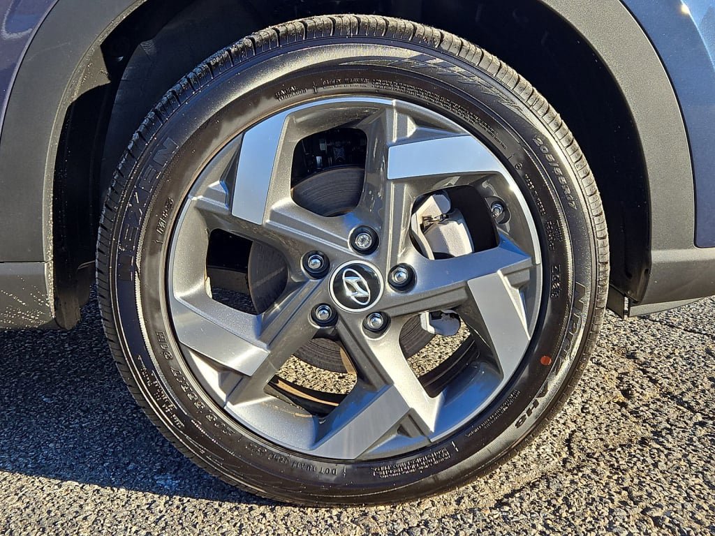 Certified 2025 Hyundai Venue Limited FWD image 33