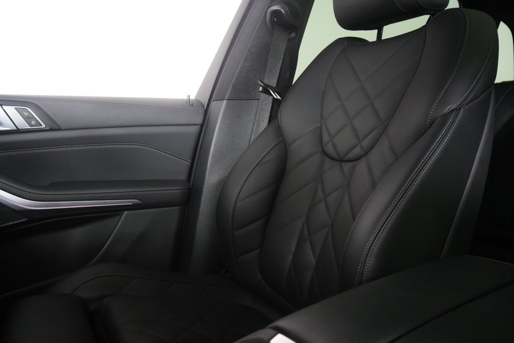 Used 2023 BMW X5 xDrive40i AWD/4WD image 23