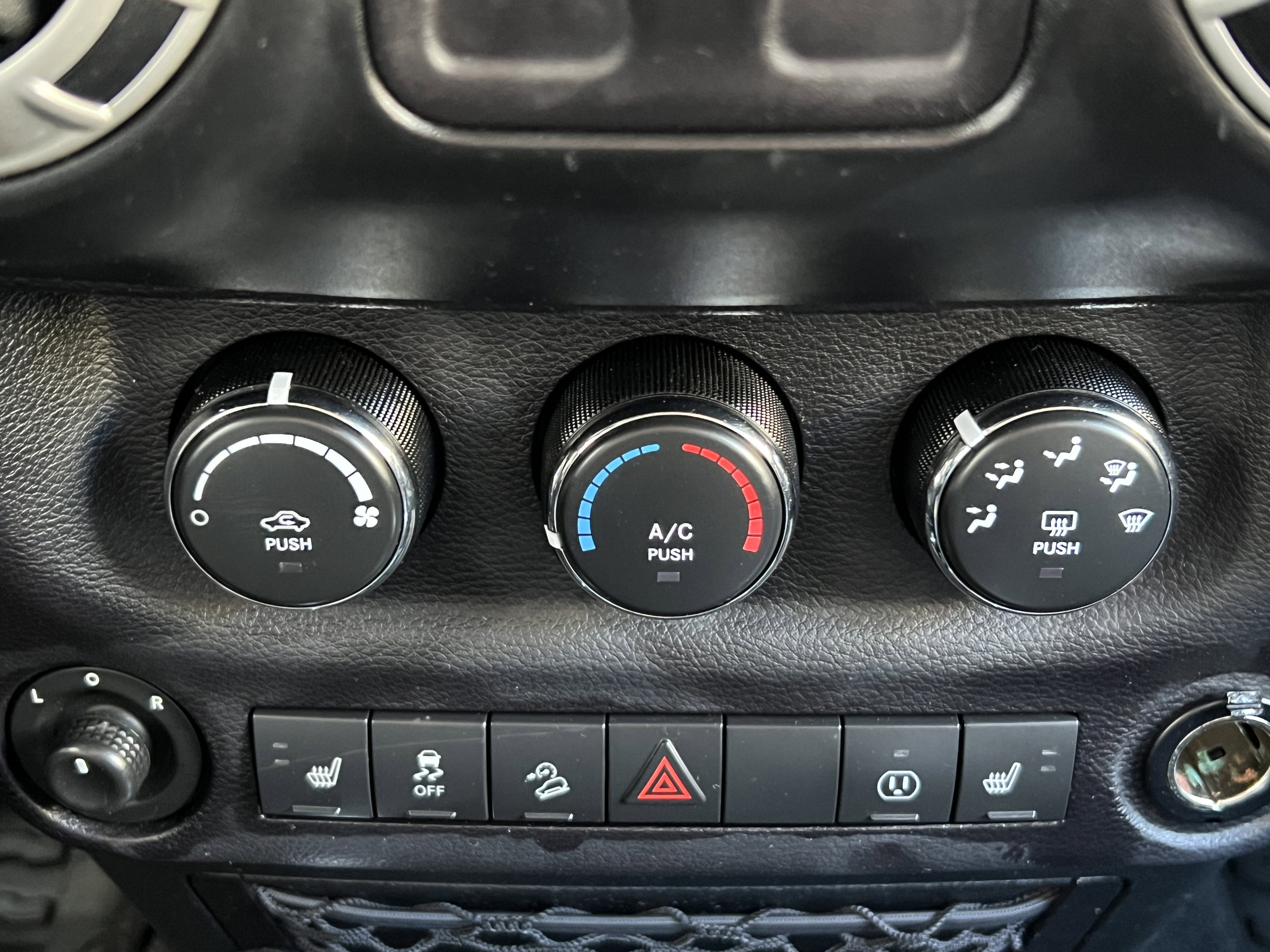 Used 2016 Jeep Wrangler Rubicon w/ Power Convenience Group AWD/4WD image 26