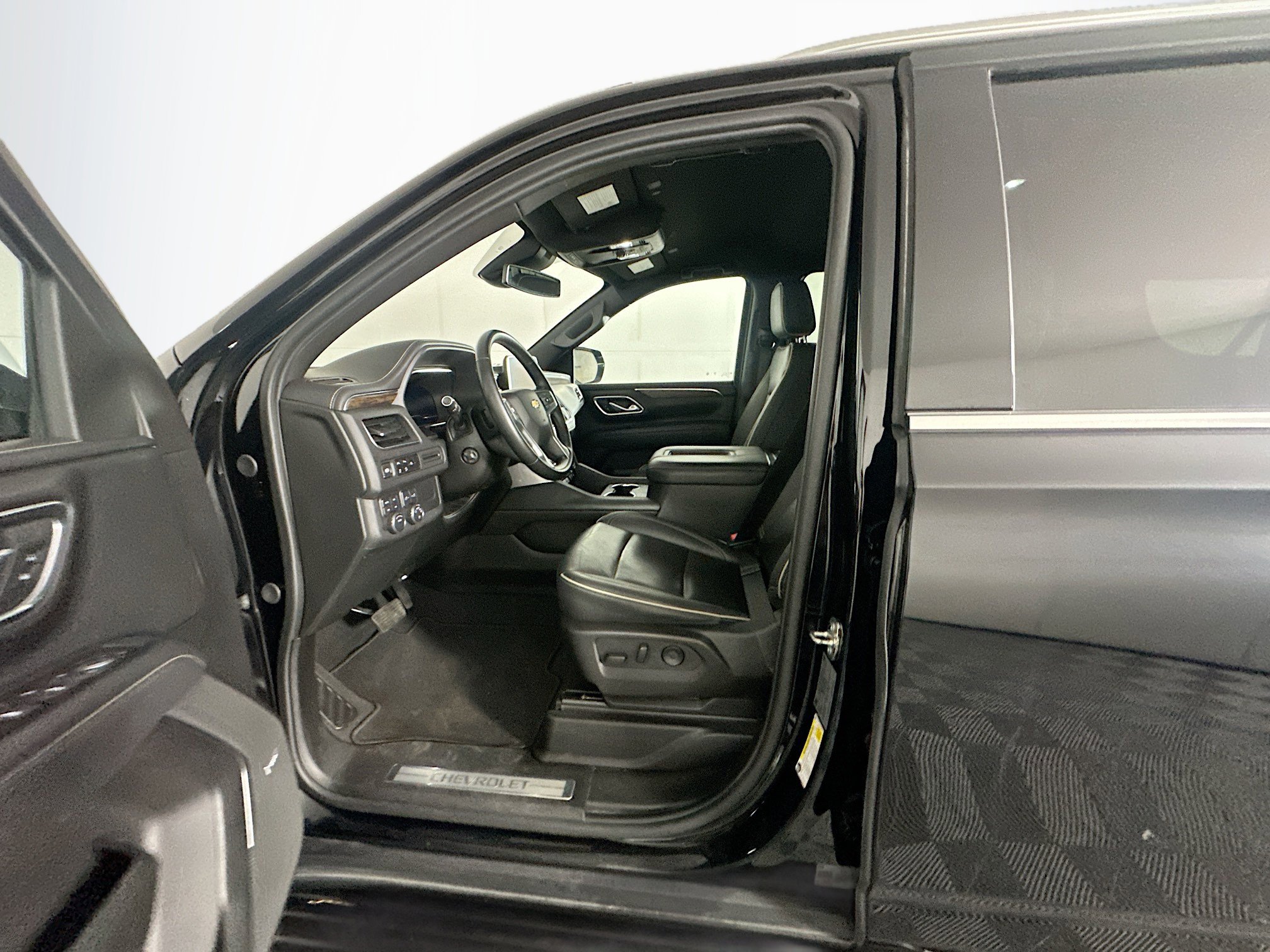 Used 2024 Chevrolet Suburban Premier image 13