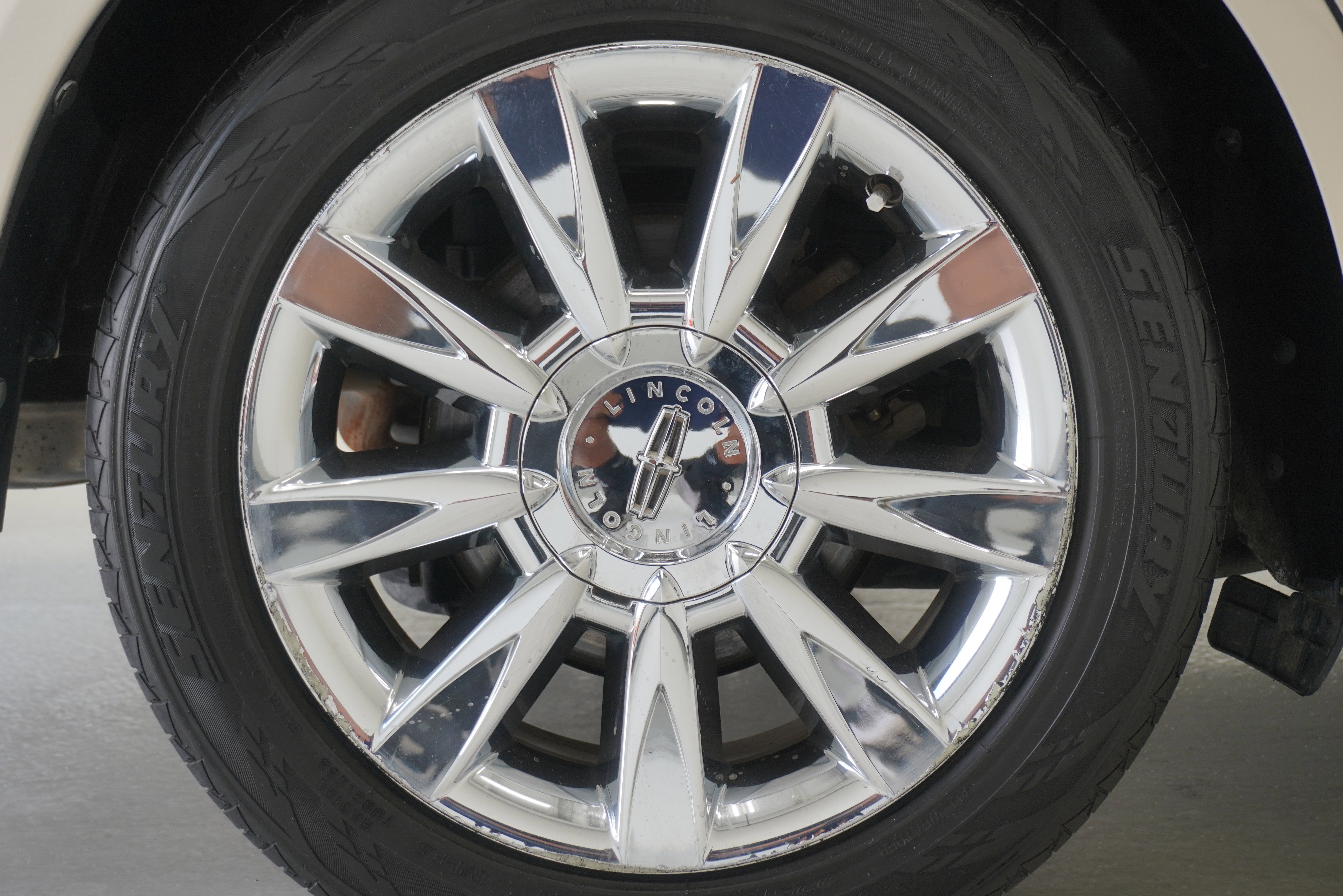 Used 2010 Lincoln MKZ image 26