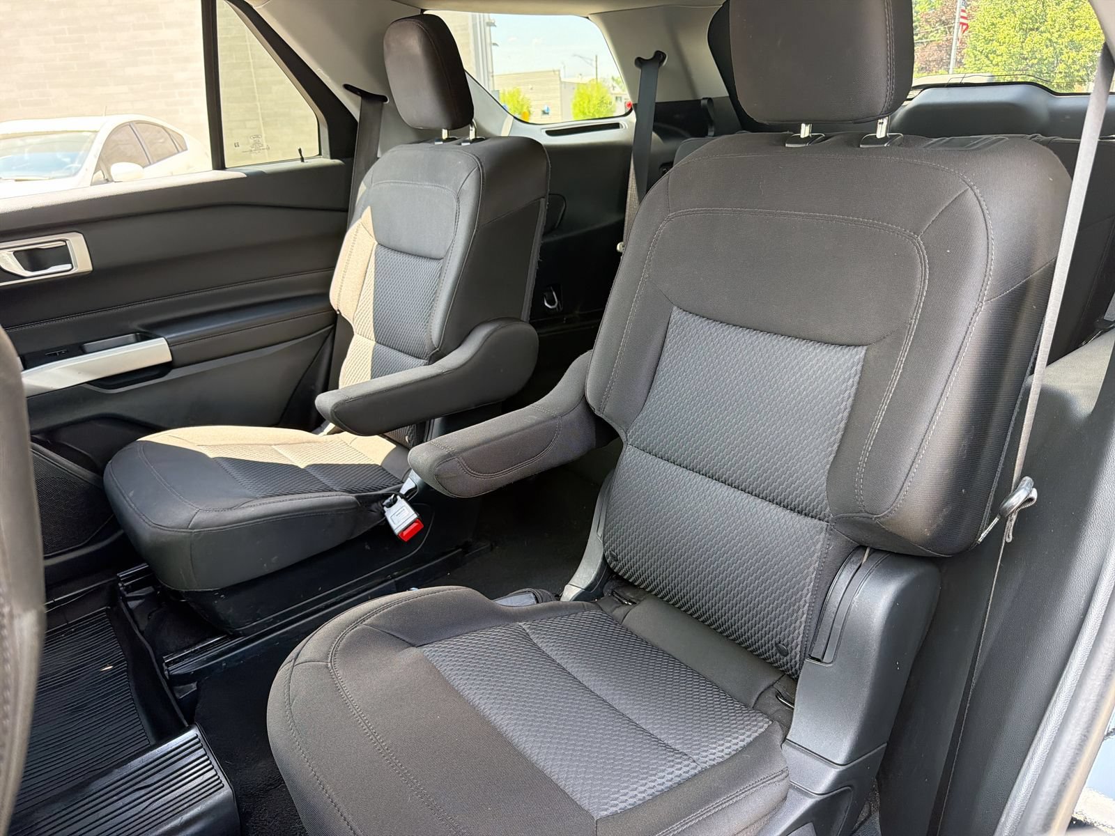 Used 2023 Ford Explorer XLT AWD/4WD image 21
