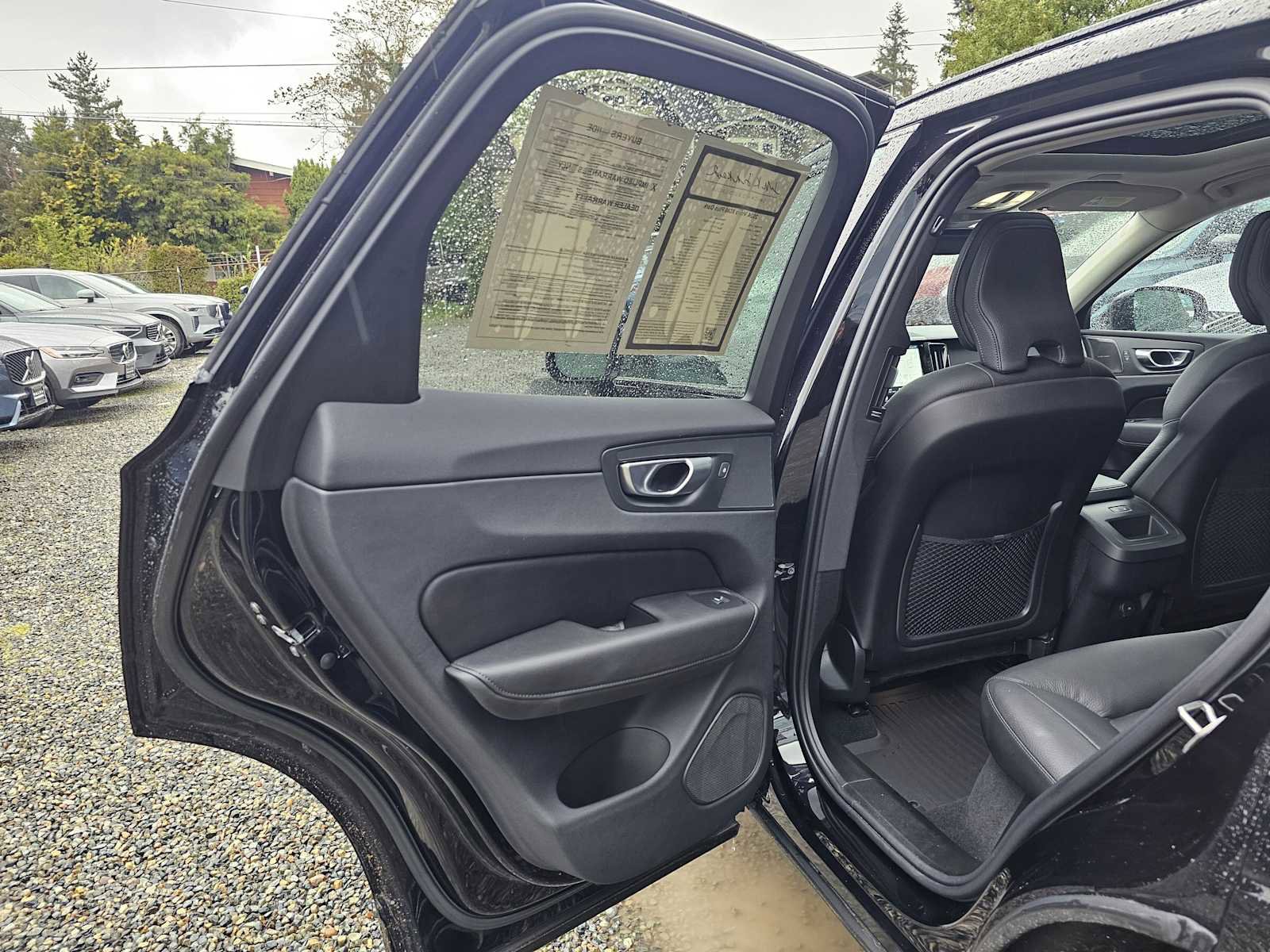 Certified 2024 Volvo XC60 B5 Plus w/ Protection Package Premier AWD/4WD image 17