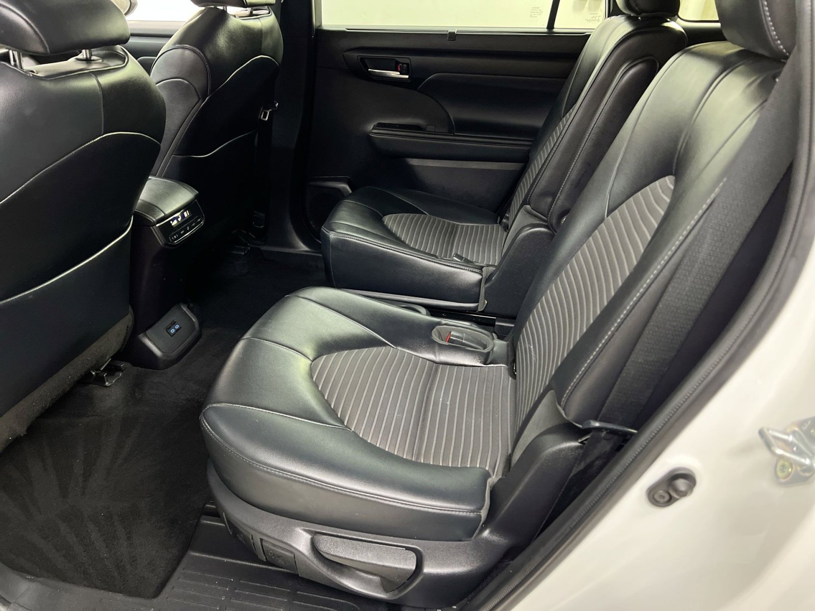 Used 2022 Toyota Highlander XSE image 29