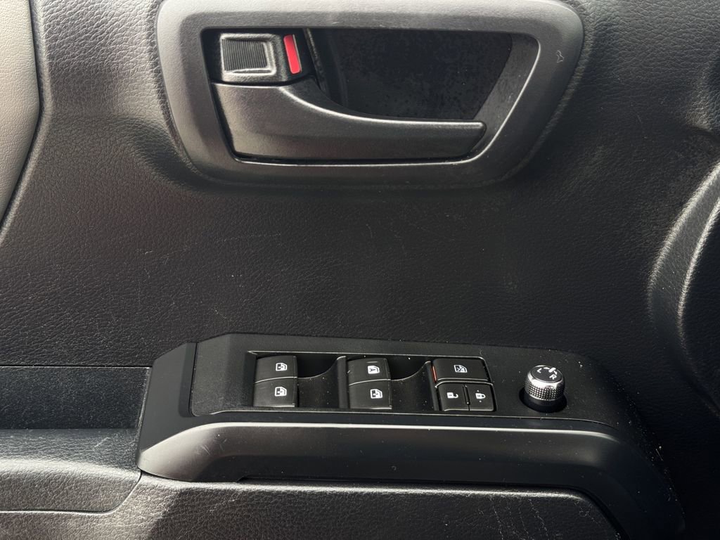 Used 2018 Toyota Tacoma SR w/ SR Convenience Package RWD image 21