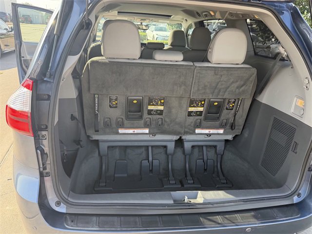 Used 2016 Toyota Sienna XLE w/ XLE Navigation Package image 27