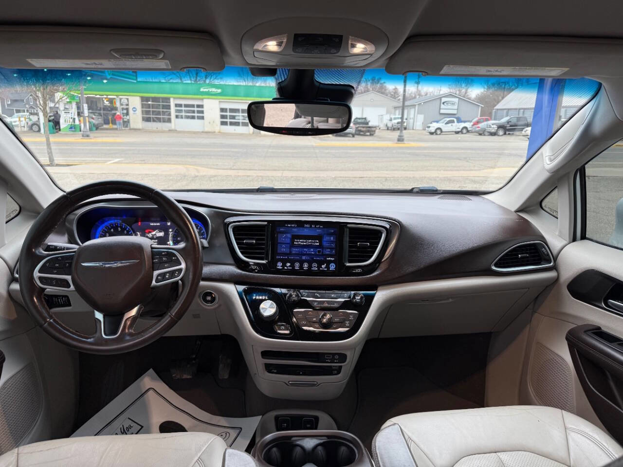Used 2017 Chrysler Pacifica Touring-L Plus w/ Advanced Safetytec Group FWD image 26