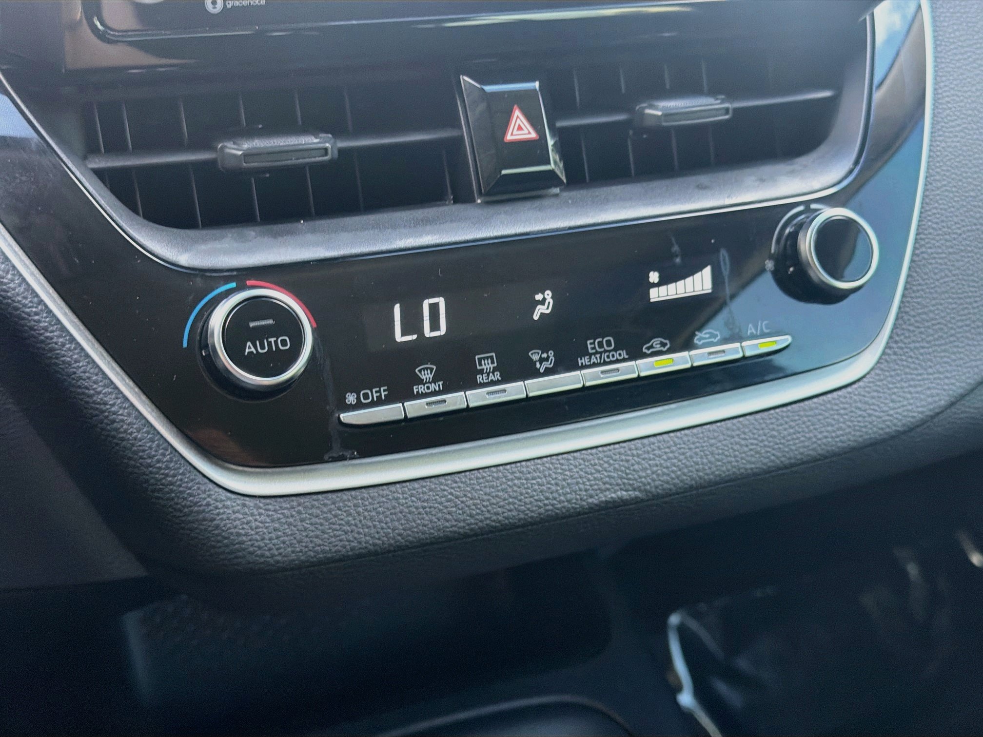 Used 2022 Toyota Corolla LE FWD image 14