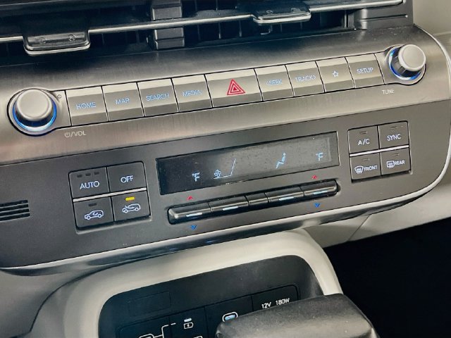 Used 2025 Hyundai Kona SEL AWD/4WD image 16