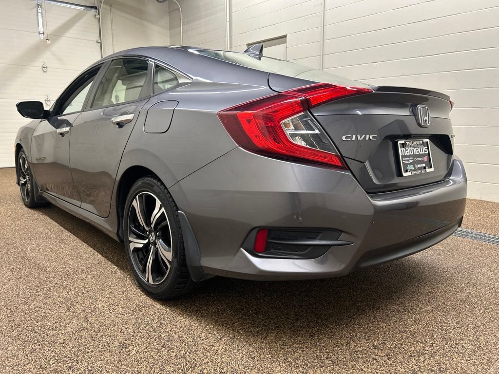 Used 2018 Honda Civic Touring image 4