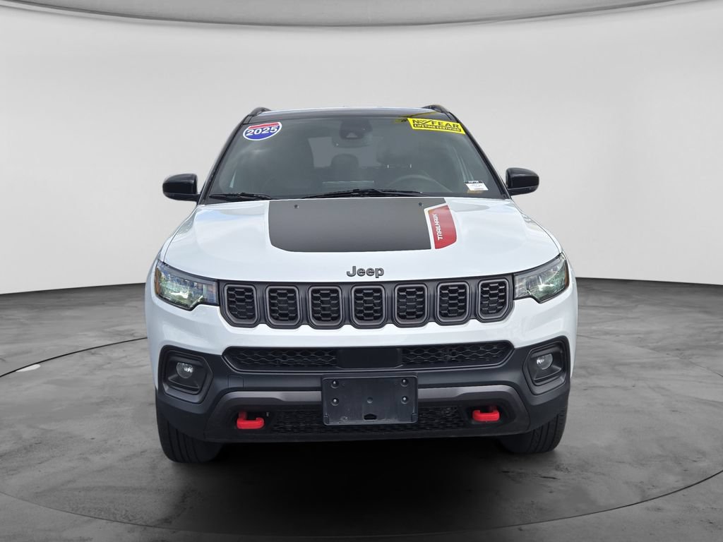 Used 2025 Jeep Compass Trailhawk AWD/4WD image 4