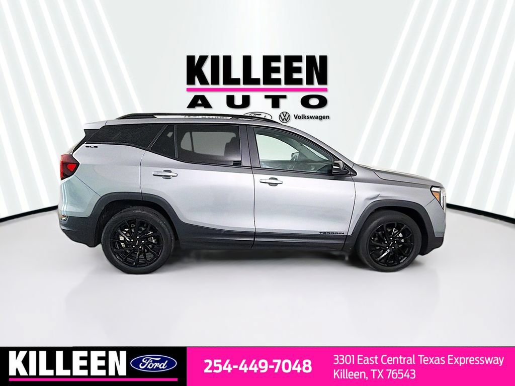 Used 2024 GMC Terrain SLE w/ Driver Convenience Package FWD image 9