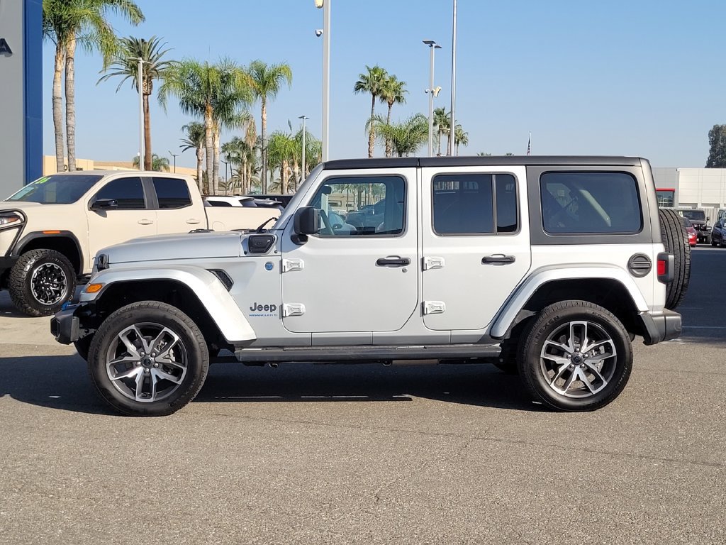 Used 2024 Jeep Wrangler Unlimited w/ Convenience Group AWD/4WD image 9