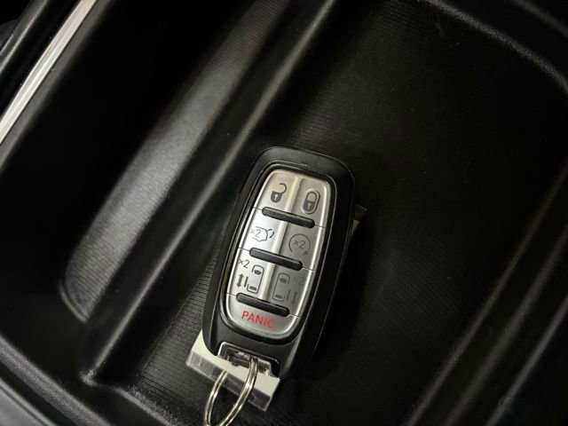 Used 2018 Chrysler Pacifica Touring-L FWD image 47