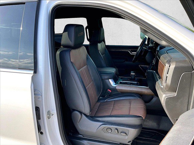 Used 2023 Chevrolet Silverado 1500 High Country RWD image 9