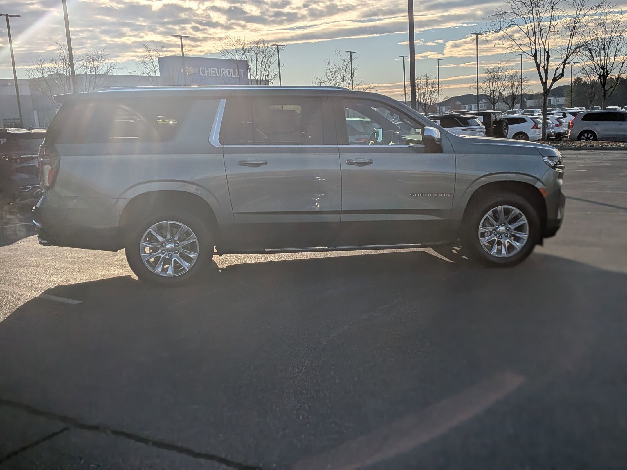 Used 2024 Chevrolet Suburban Premier image 10