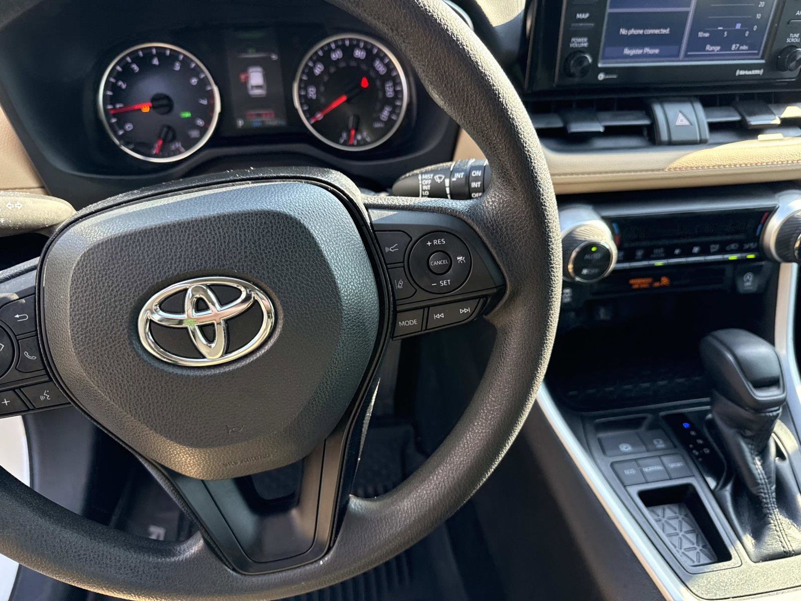 Used 2021 Toyota RAV4 XLE w/ Convenience Package image 29