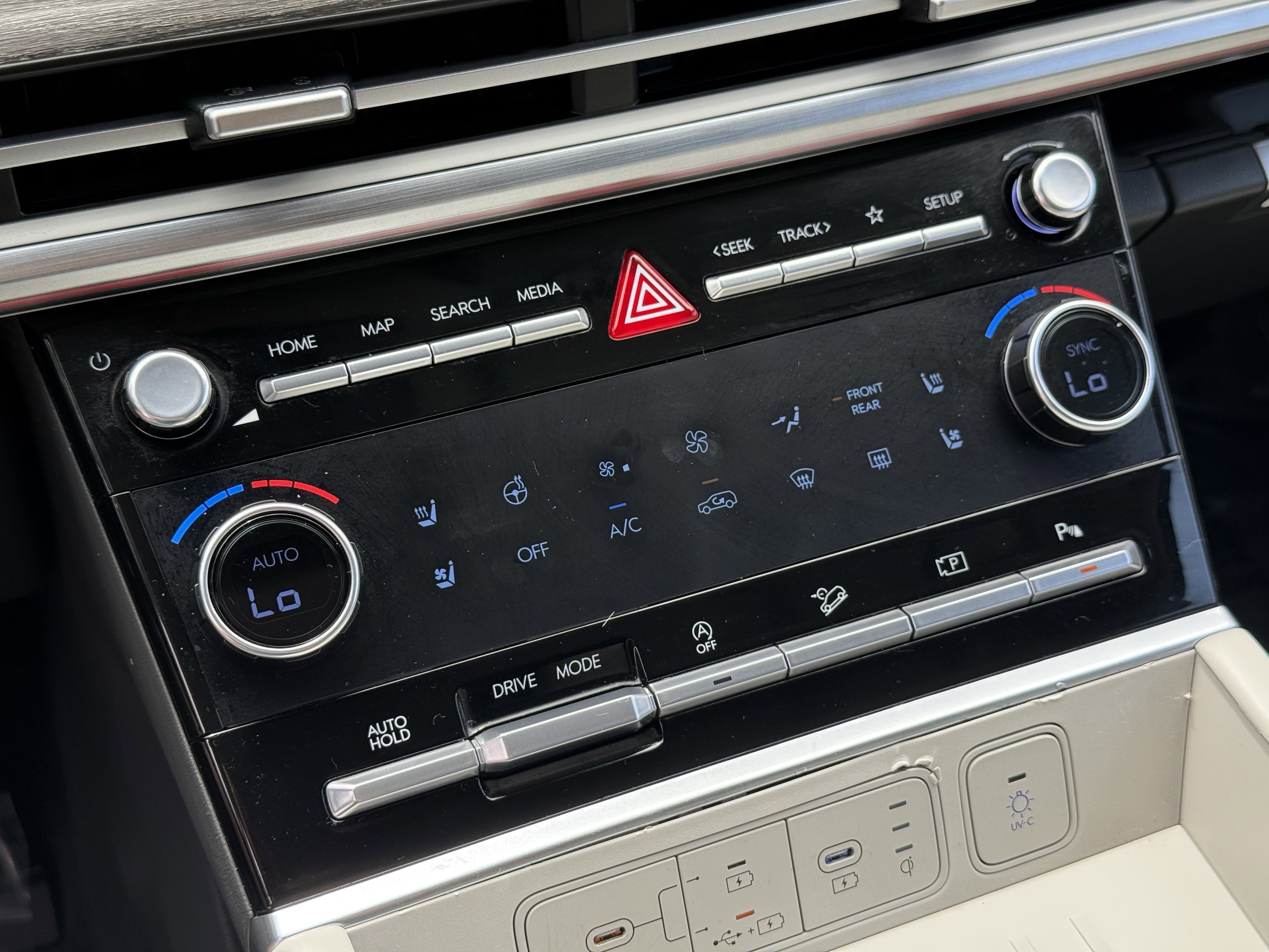Used 2025 Hyundai Santa Fe Limited FWD image 22